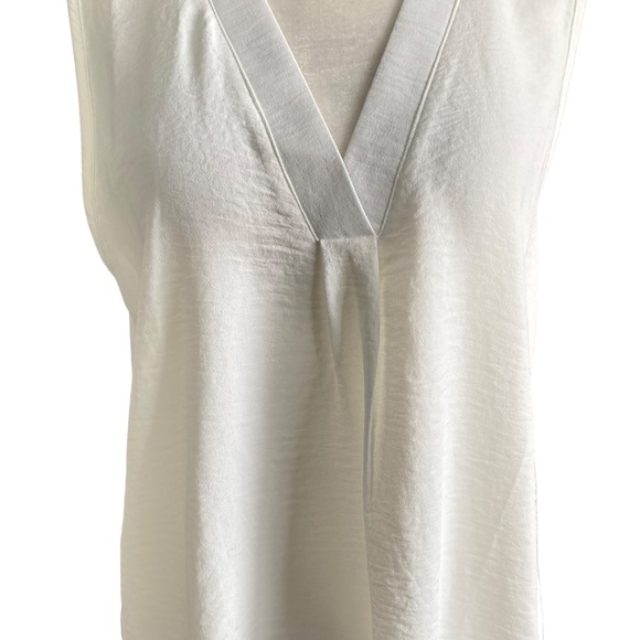 Entro NWT Ivory Venus Sleeveless V Neck Top Medium - Picture 3 of 11